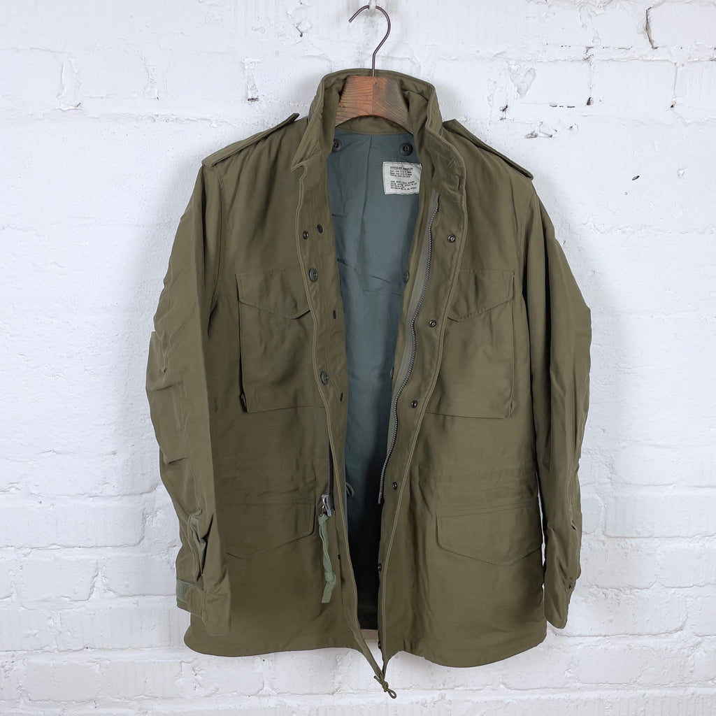 https://www.stuf-f.com/media/image/4c/g0/9f/buzz-ricksons-m-65-field-jacket-olive-drab-5.jpg