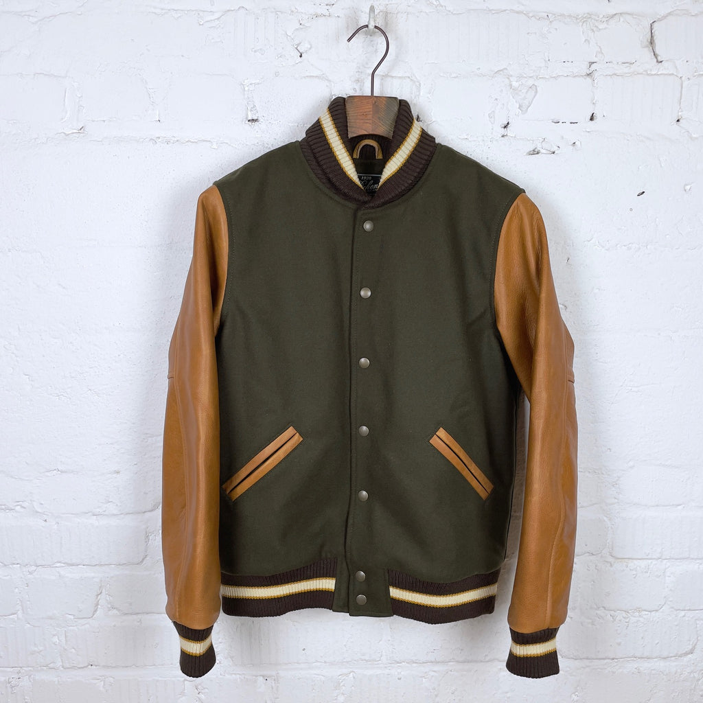 https://www.stuf-f.com/media/image/26/30/63/dehen-1920-varsity-jacket-loden-rust-1.jpg