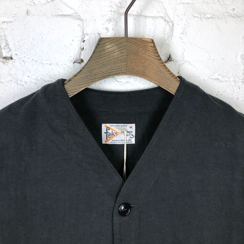 https://www.stuf-f.com/media/image/0f/65/3b/felco-4-patch-pocket-cardigan-super-hard-jersey-black-2.jpg