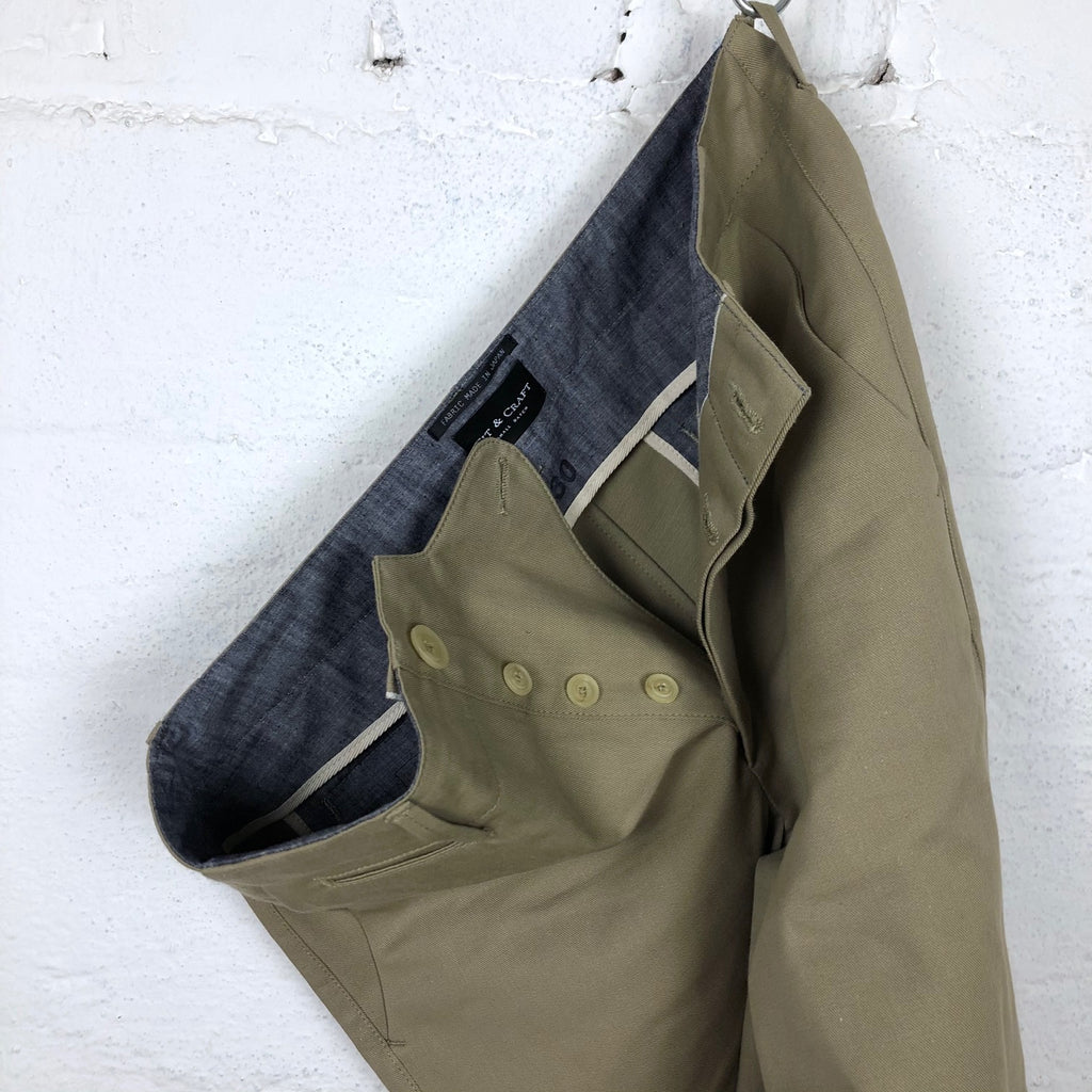 https://www.stuf-f.com/media/image/9a/e0/dc/fit-and-craft-x-stuff-relaxed-tapered-fit-chino-khaki-8.jpg
