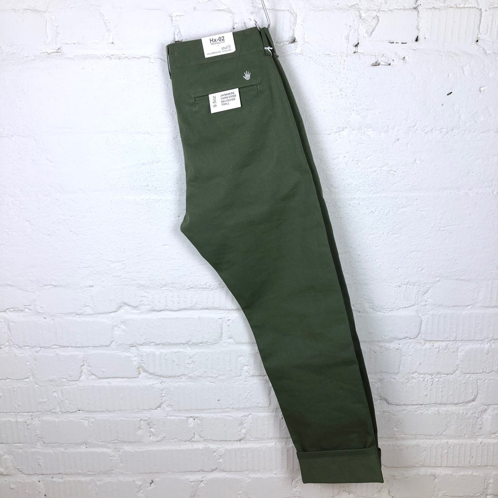 https://www.stuf-f.com/media/image/90/41/3e/fit-and-craft-x-stuff-relaxed-tapered-fit-chino-olive-2.jpg