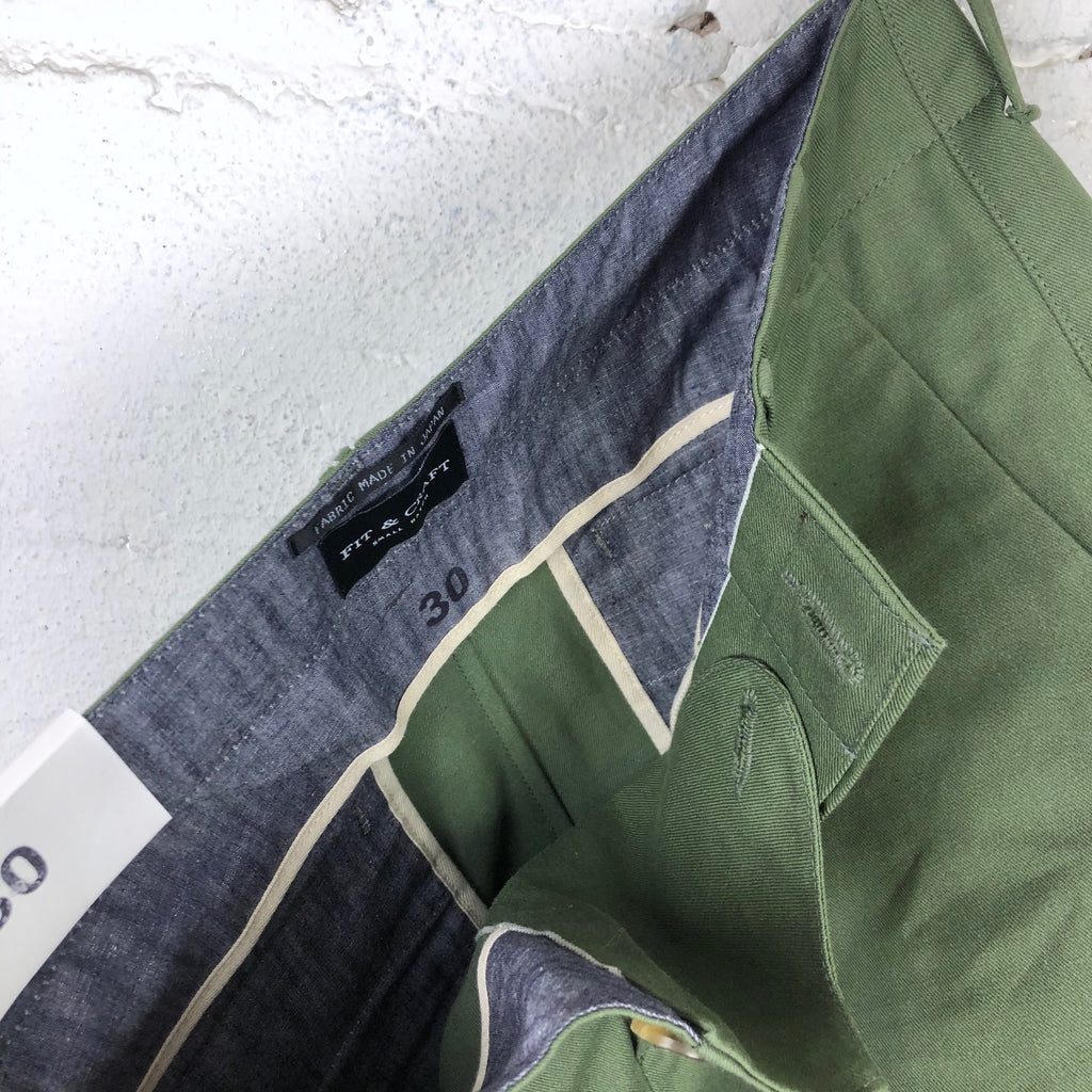 https://www.stuf-f.com/media/image/ab/e3/24/fit-and-craft-x-stuff-relaxed-tapered-fit-chino-olive-3.jpg