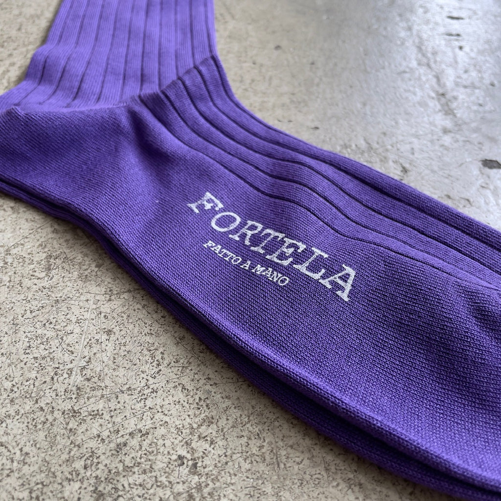 https://www.stuf-f.com/media/image/e0/03/d0/fortela-socks-violet-2.jpg