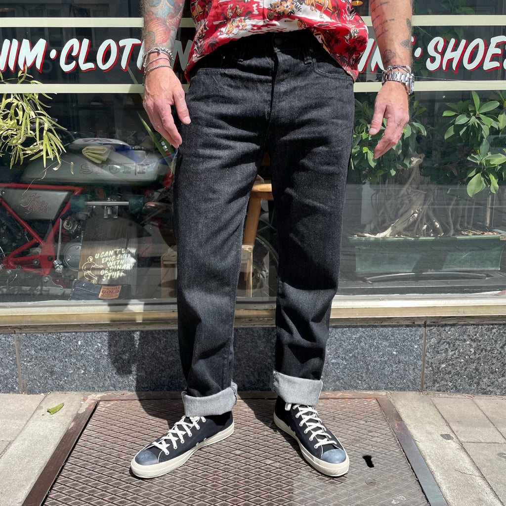 https://www.stuf-f.com/media/image/4b/c7/22/fullcount-1108bk-slim-straight-jeans-black-6.jpg