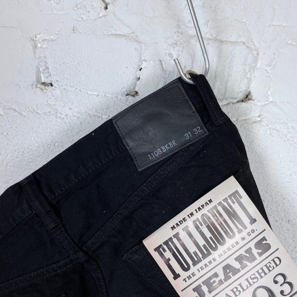 https://www.stuf-f.com/media/image/47/ec/71/fullcount-1108bkbk-slim-straight-jeans-black-x-black-2.jpg