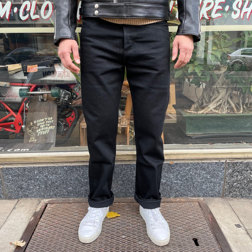 https://www.stuf-f.com/media/image/e9/f5/ba/fullcount-1108bkbk-slim-straight-jeans-black-x-black-5.jpg