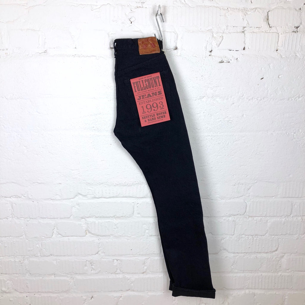 https://www.stuf-f.com/media/image/44/7e/20/fullcount-1109SRB-slim-indigo-x-black-jeans-2.jpg