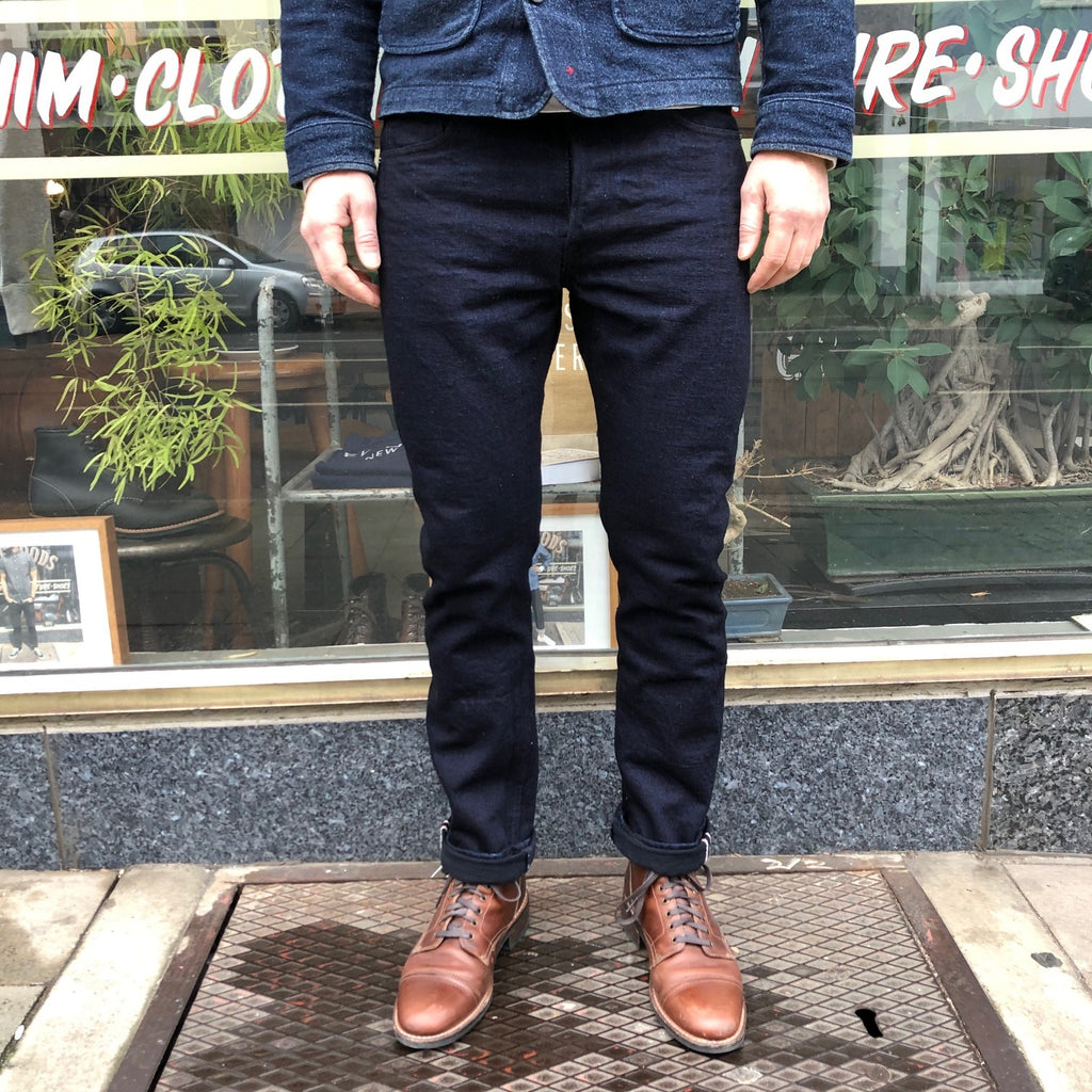https://www.stuf-f.com/media/image/bd/39/06/fullcount-1109SRB-slim-indigo-x-black-jeans-5.jpg