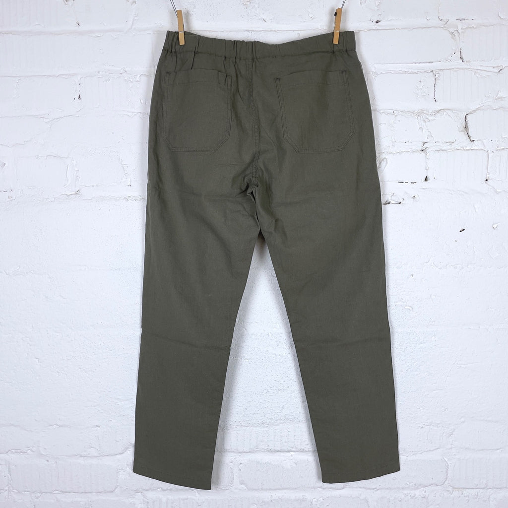 https://www.stuf-f.com/media/image/68/ae/g0/fullcount-1124-4-linen-cotton-canvas-easy-pants-olive-2.jpg