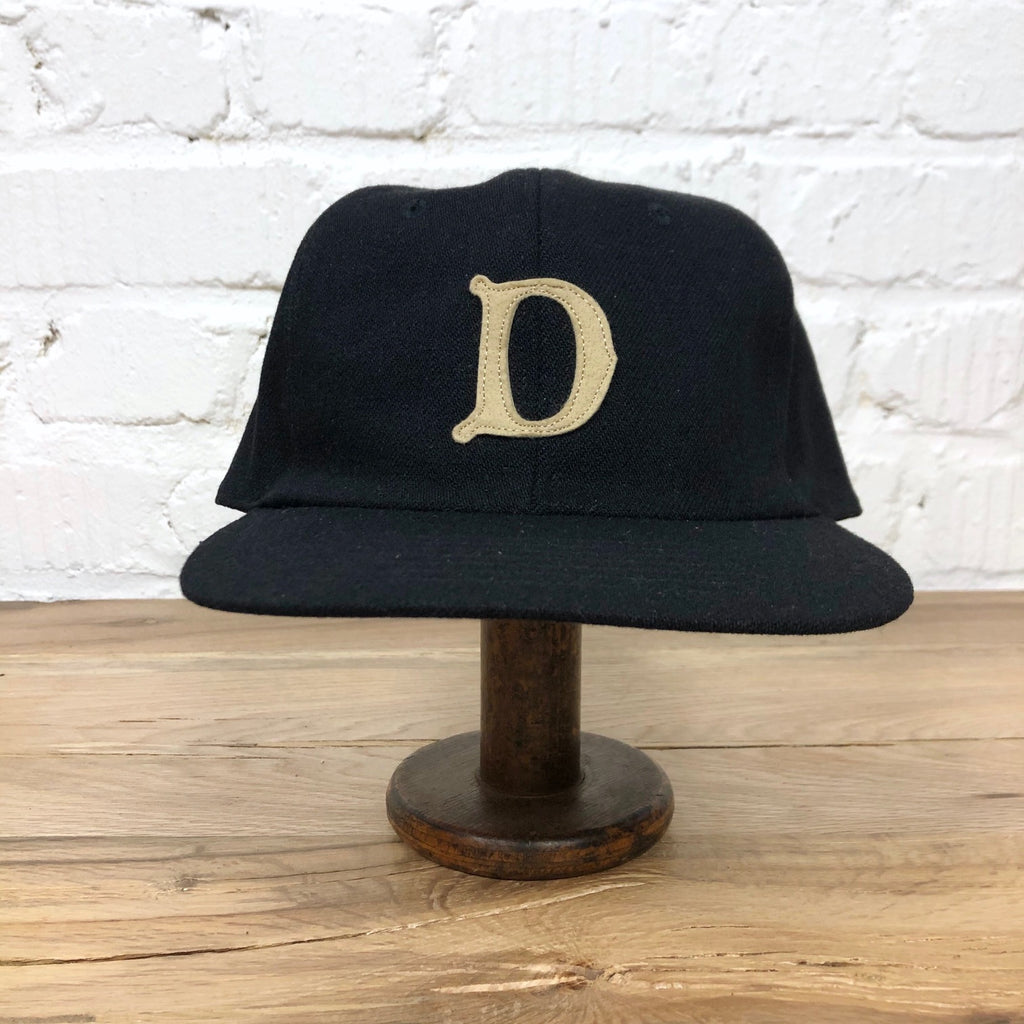 https://www.stuf-f.com/media/image/50/49/48/h-w-dog-and-co-baseball-cap-black-1.jpg