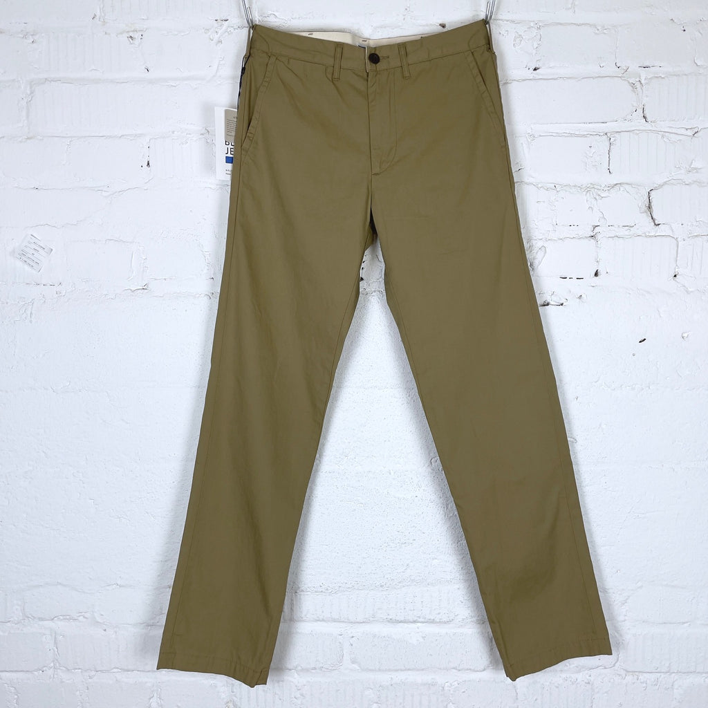 https://www.stuf-f.com/media/image/65/bf/29/japan-blue-jpt1032m31-regular-trousers-beige-1.jpg