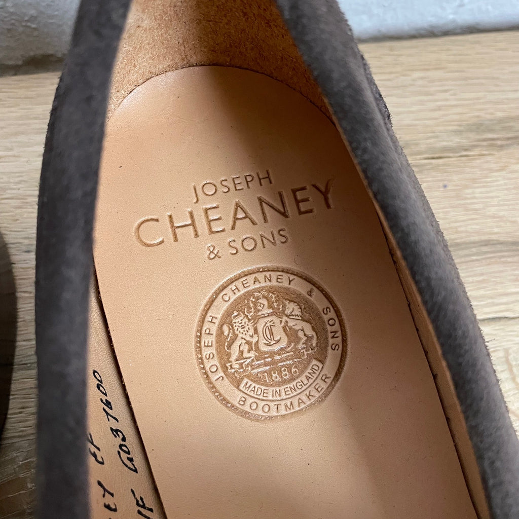 https://www.stuf-f.com/media/image/a3/d3/0b/joseph-cheaney-hadley-penny-loafer-in-brown-suede-4.jpg