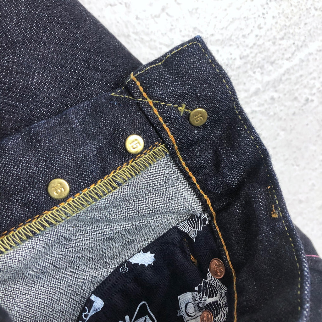 https://www.stuf-f.com/media/image/ca/93/ef/momotaro-15thb01-15th-anniversary-selvedge-jeans-narrow-tapered-9.jpg