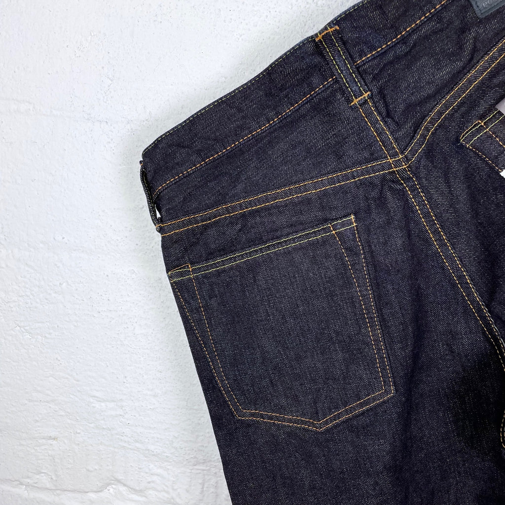 https://www.stuf-f.com/media/image/fa/f8/84/momotaro-15thl06-15th-anniversary-selvedge-jeans-natural-tapered-3.jpg