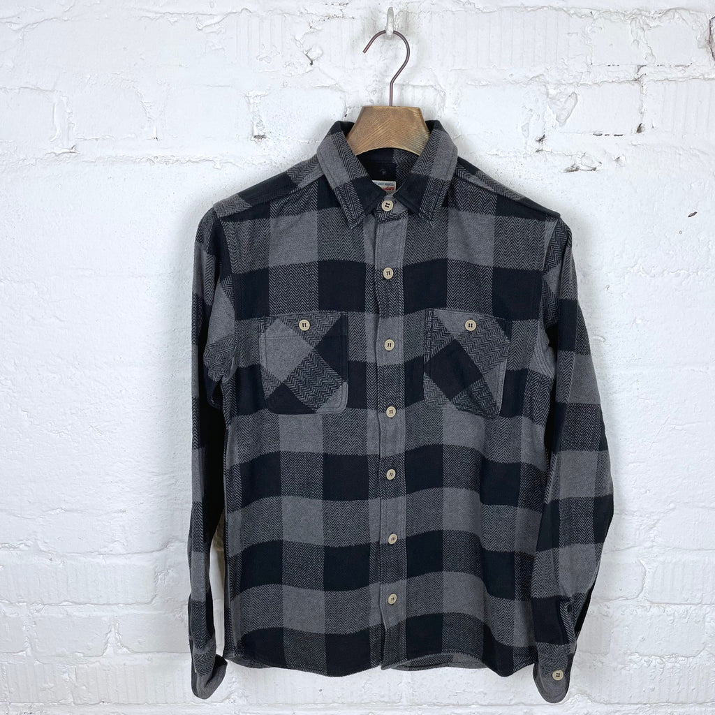 https://www.stuf-f.com/media/image/60/cc/68/momotaro-mls1020M23-original-triple-yarn-herringbone-check-shirt-grey-1.jpg