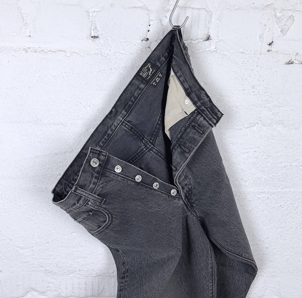 https://www.stuf-f.com/media/image/3d/e8/ac/orslow-01-1050w-d61s-105-standard-fit-jeans-90s-black-denim-stonewashed-5.jpg