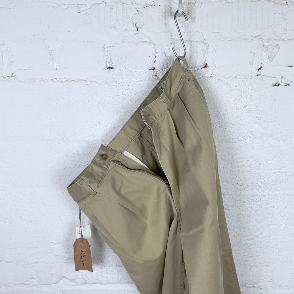 https://www.stuf-f.com/media/image/49/39/13/orslow-two-tuck-wide-trousers-beige-5.jpg