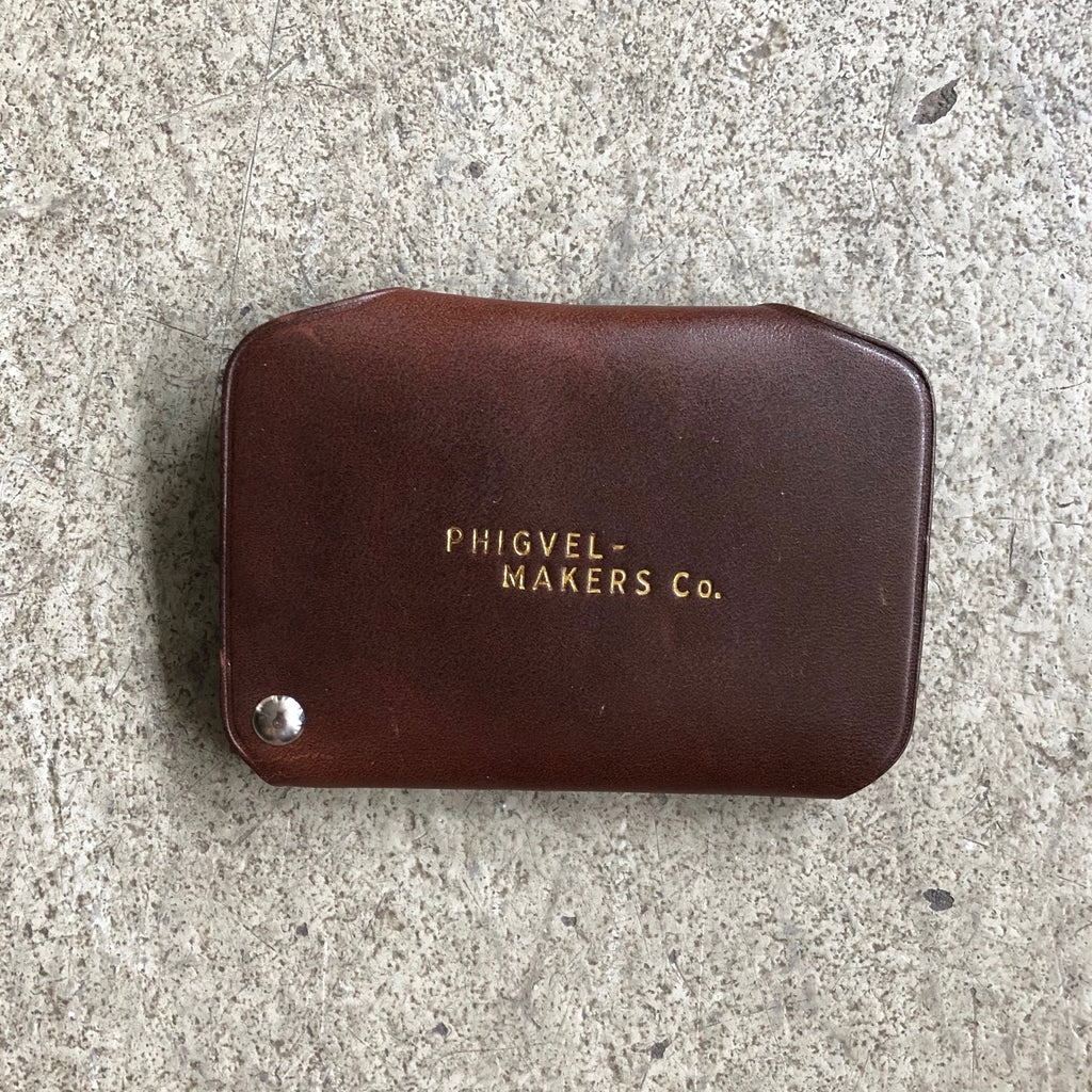 https://www.stuf-f.com/media/image/6a/88/16/phigvel-makers-co-card-case-brown-2.jpg