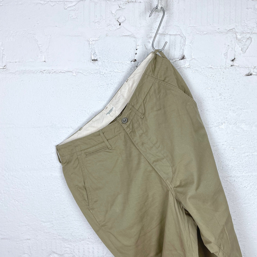 https://www.stuf-f.com/media/image/37/fe/e2/phigvel-makers-co-officer-trousers-regular-khaki-3.jpg