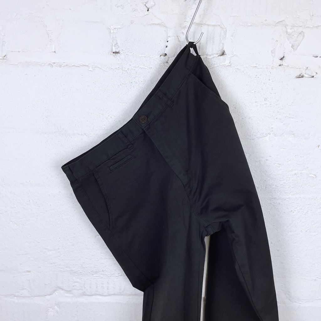 https://www.stuf-f.com/media/image/cf/ea/da/portuguese-flannel-labura-trousers-black-4.jpg