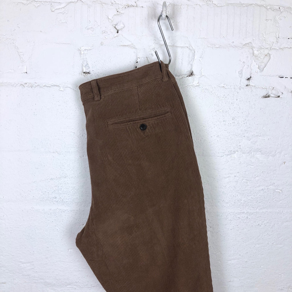 https://www.stuf-f.com/media/image/f5/a4/e5/portuguese-flannel-trousers-corduroy-brown-1.jpg