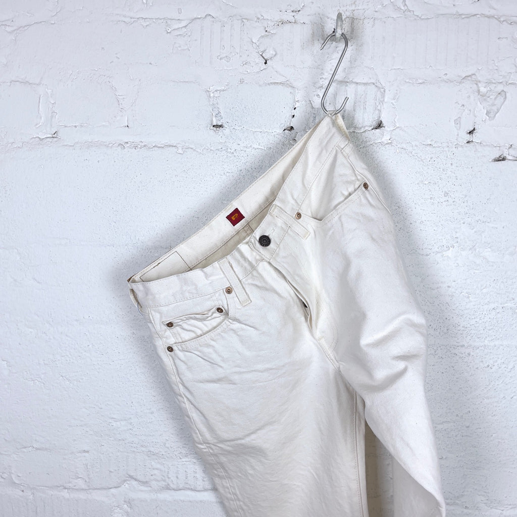 https://www.stuf-f.com/media/image/22/25/27/resolute-710-aa-white-jeans-2.jpg