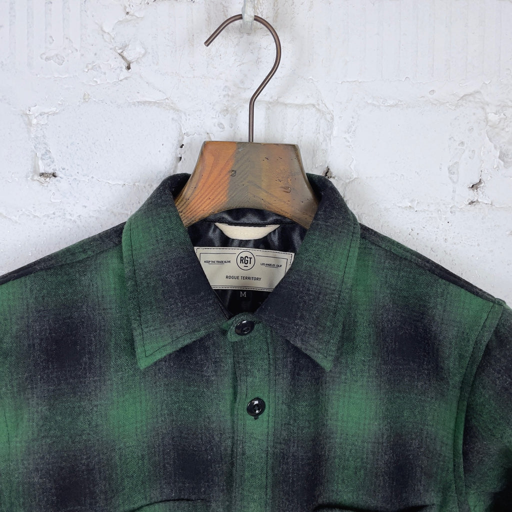 https://www.stuf-f.com/media/image/c0/7c/4c/rogue-territory-utility-shirt-green-wool-plaid-2.jpg