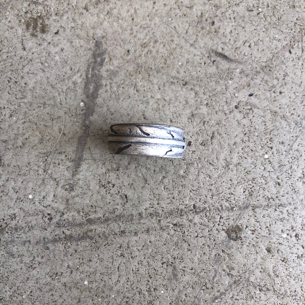 https://www.stuf-f.com/media/image/a3/34/d0/rogue-territoy-feather-ring-sterling-silver-1.jpg