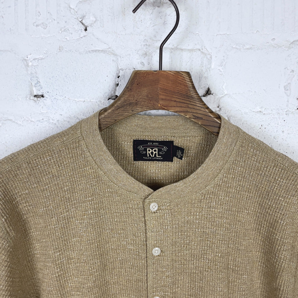 https://www.stuf-f.com/media/image/93/9c/ea/rrl-waffle-knit-henley-shirt-tan-heather-2.jpg