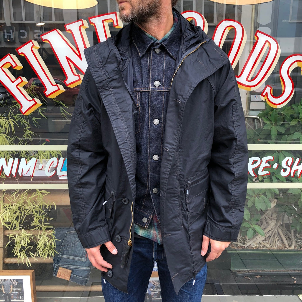 https://www.stuf-f.com/media/image/da/05/6b/rrl-waxed-cotton-hooded-jacket-dark-navy-7.jpg