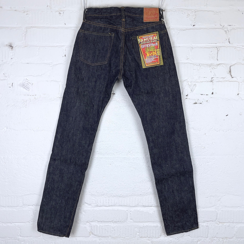https://www.stuf-f.com/media/image/34/fc/b6/samurai-jeans-s511xx19ozii-19oz-selvedge-denim-slim-tapered-fit-2.jpg