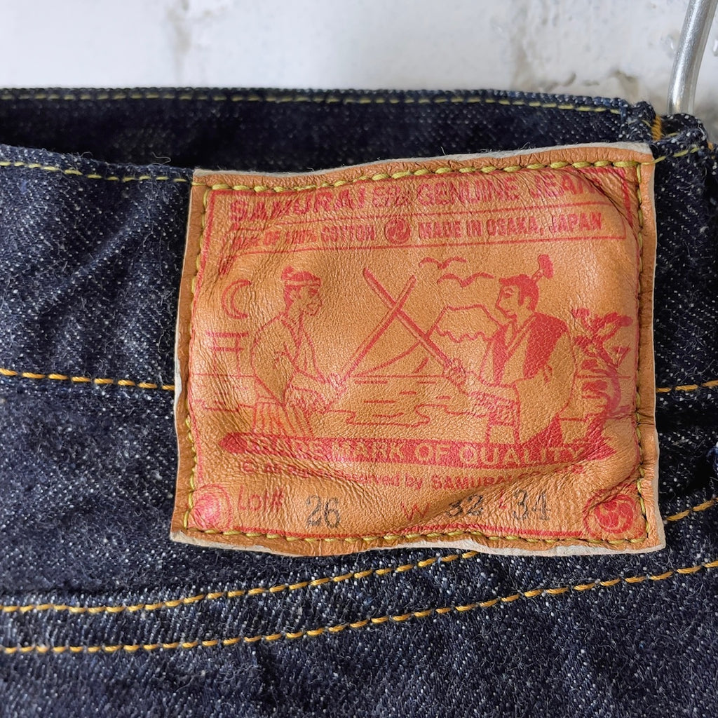 https://www.stuf-f.com/media/image/bf/aa/90/samurai-s0511xx-II-15oz-otokogi-slim-tapered-jeans-7.jpg
