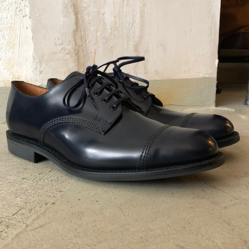 https://www.stuf-f.com/media/image/3d/44/3e/sanders-picusa-gibson-cap-toe-navy-3.jpg