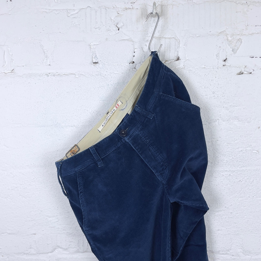 https://www.stuf-f.com/media/image/f2/3b/70/scarti-lab-101-1sh454-corduroy-indigo-stonewash-4.jpg