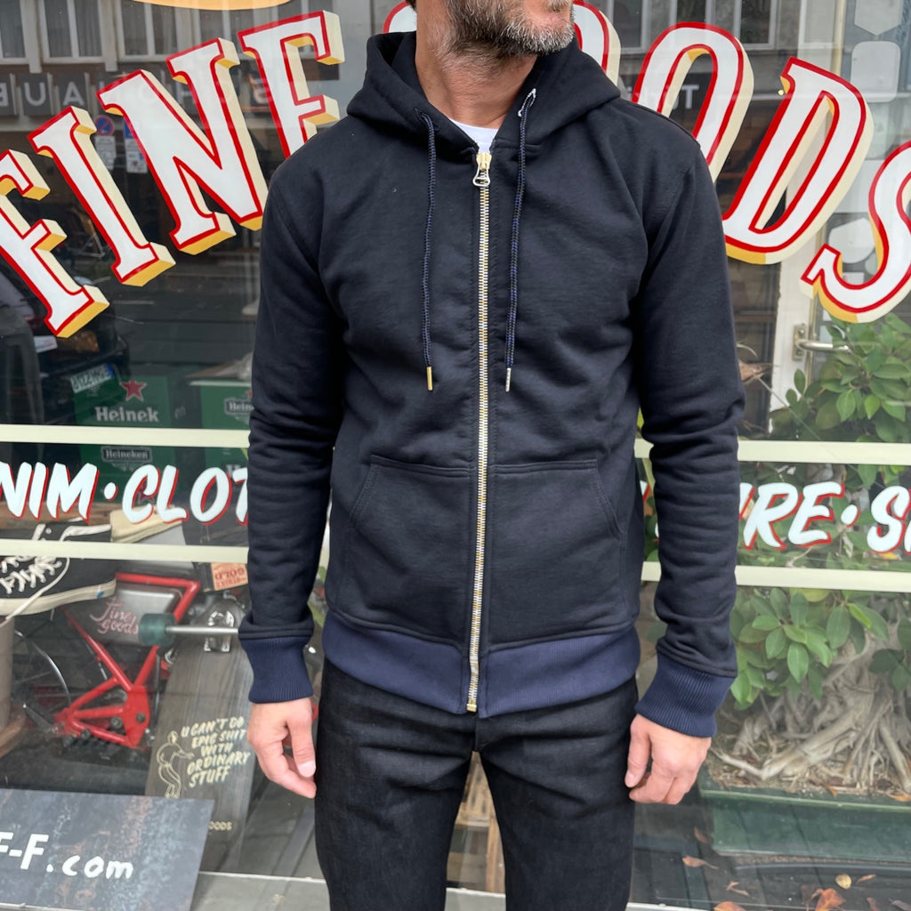 https://www.stuf-f.com/media/image/7b/8a/89/schaeffers-garment-hotel-25oz-zip-hoodie-sulphur-black-5.jpg