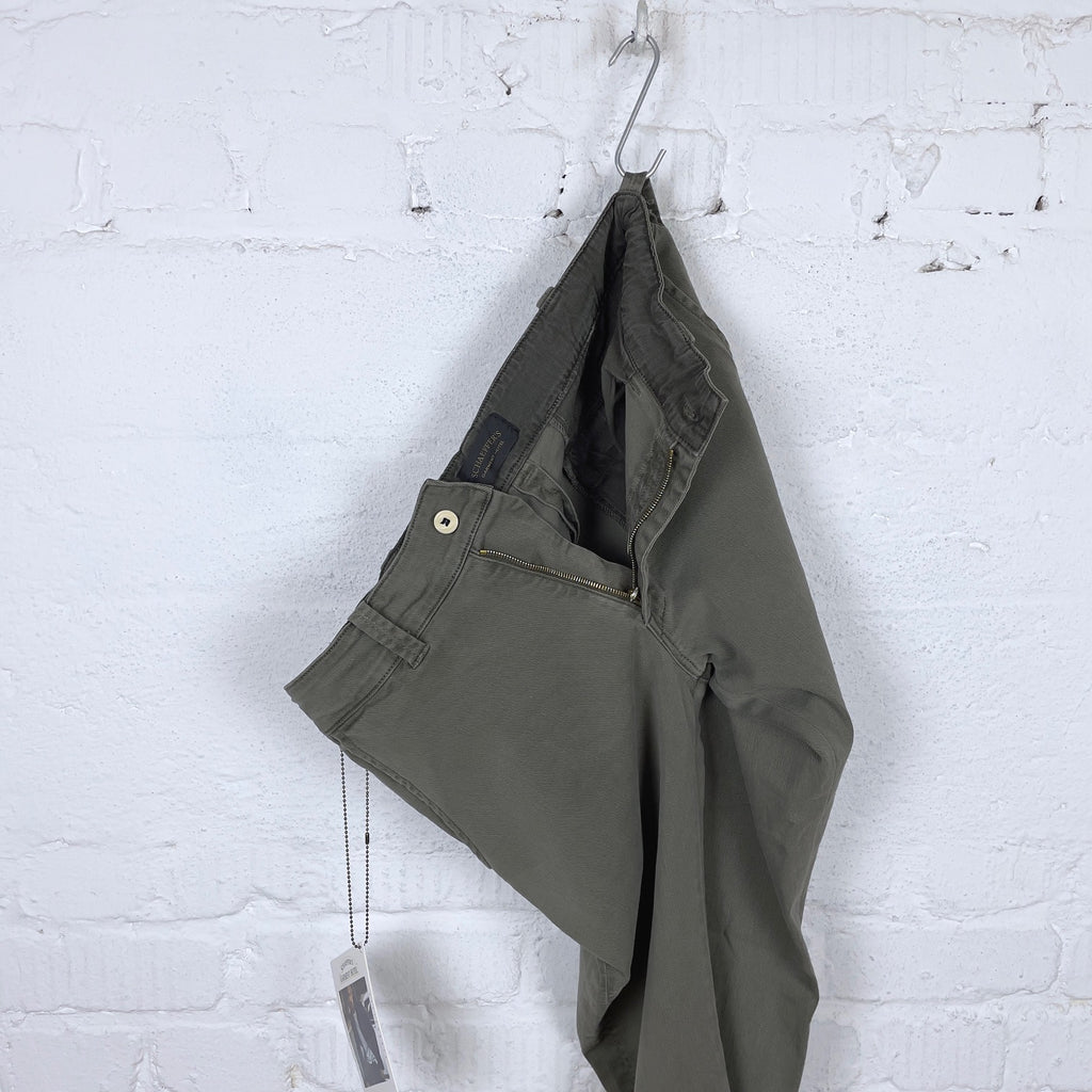 https://www.stuf-f.com/media/image/ce/a1/b6/schaeffers-garment-hotel-italian-twill-overdyed-chino-pants-od-green-4.jpg