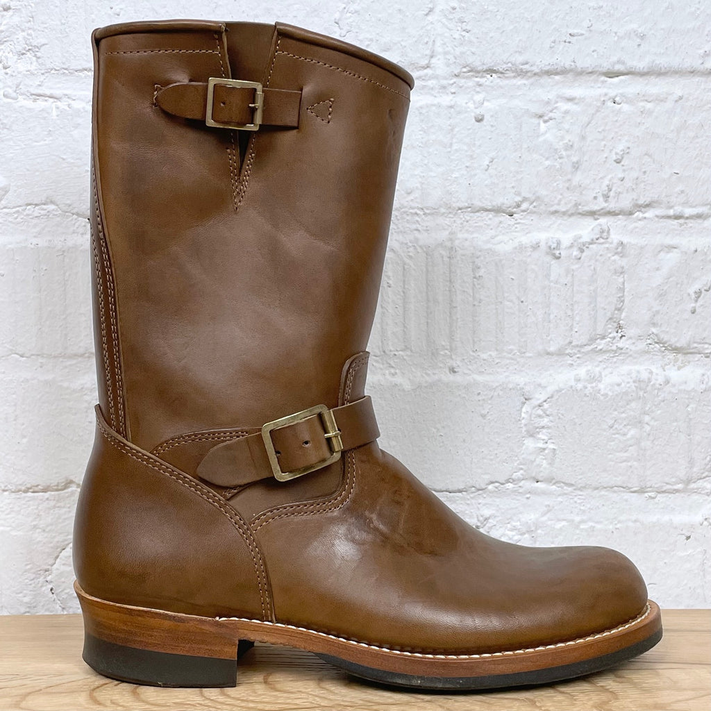 https://www.stuf-f.com/media/image/46/3d/4b/skoob-wander-engineer-boots-natural-brown-1.jpg