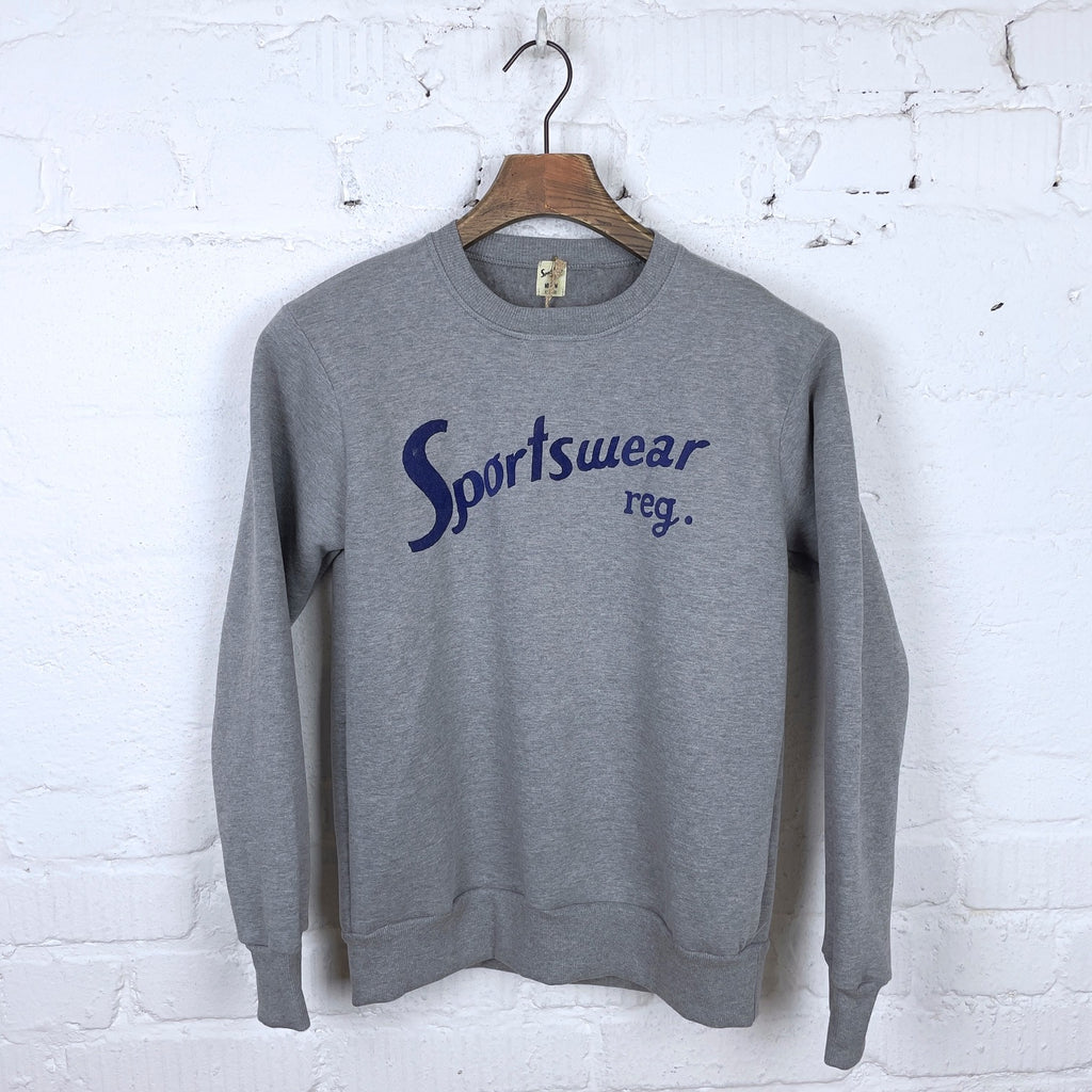 https://www.stuf-f.com/media/image/50/3b/b5/sportswear-reg-sweatshirt-steve-logo-grey-1.jpg