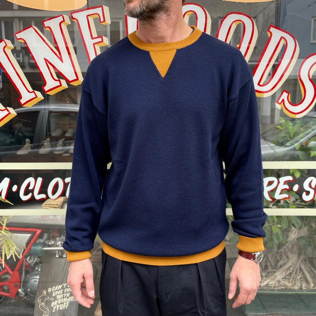 https://www.stuf-f.com/media/image/69/50/f4/stevenson-overall-co-v-gusset-wool-knitted-sweat-shirt-navy-3.jpg