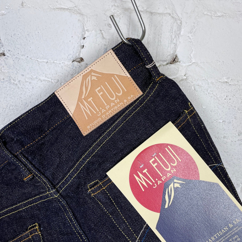 https://www.stuf-f.com/media/image/de/cf/97/studio-d-artisan-D1838-g3-mt-fuji-jeans-relax-tapered-2.jpg