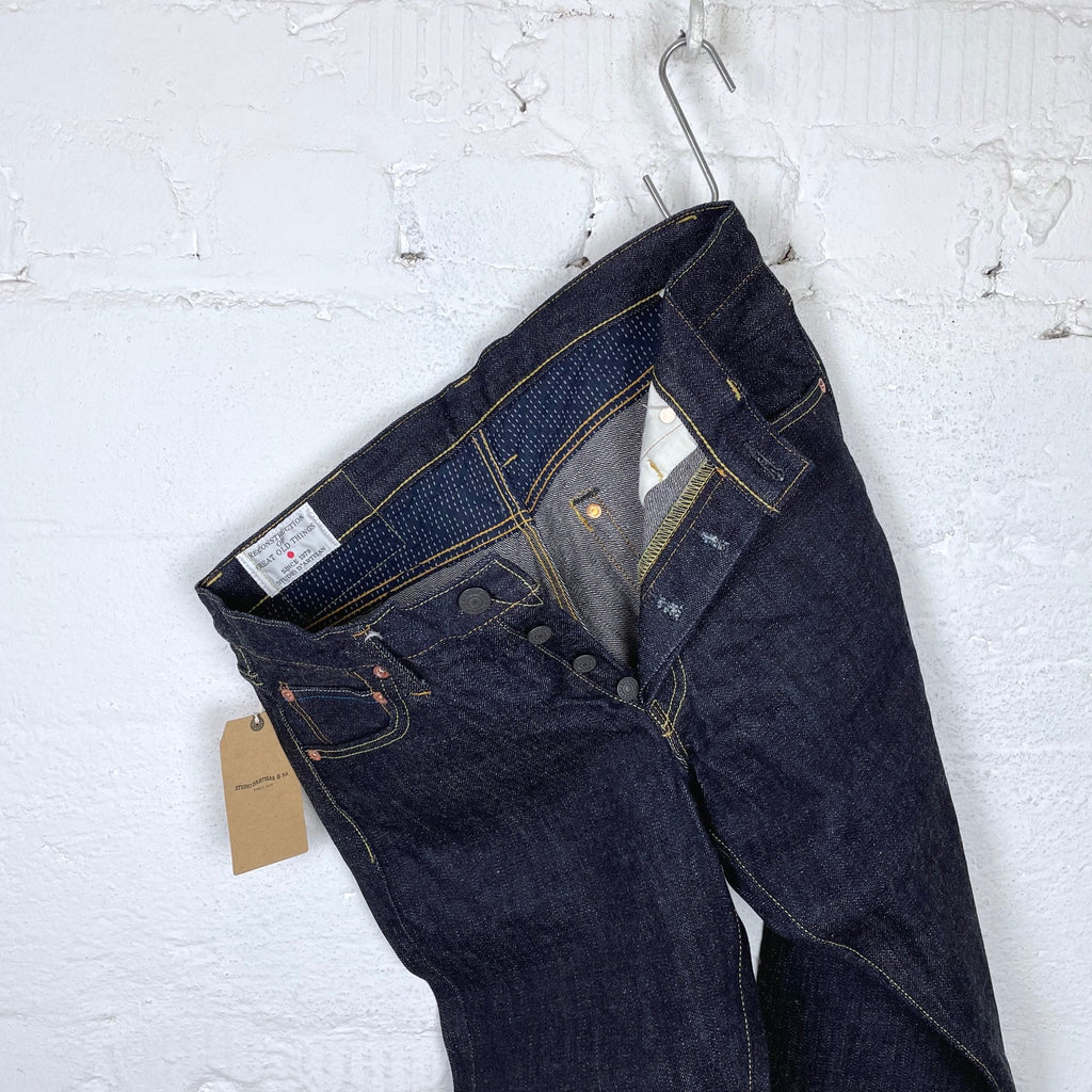 https://www.stuf-f.com/media/image/18/6c/e3/studio-d-artisan-D1838-g3-mt-fuji-jeans-relax-tapered-3.jpg