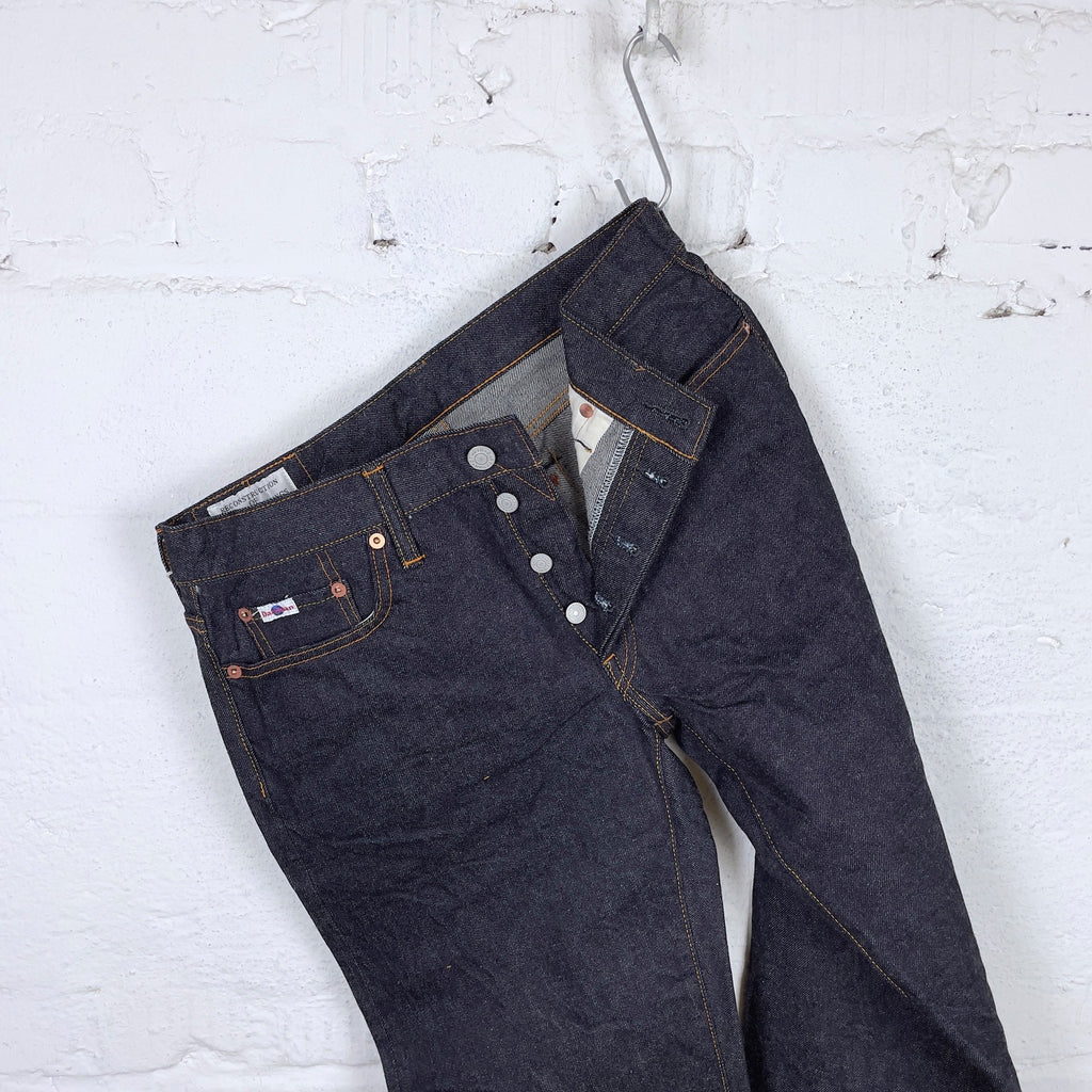 https://www.stuf-f.com/media/image/74/9a/d6/studio-dartisan-sd-103-regular-straight-jeans-2.jpg