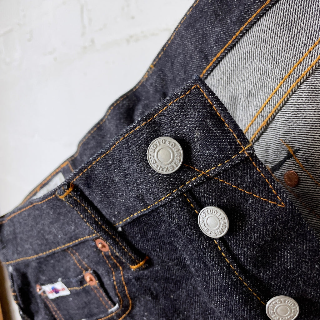 https://www.stuf-f.com/media/image/f3/2e/d7/studio-dartisan-sd-103-regular-straight-jeans-3.jpg