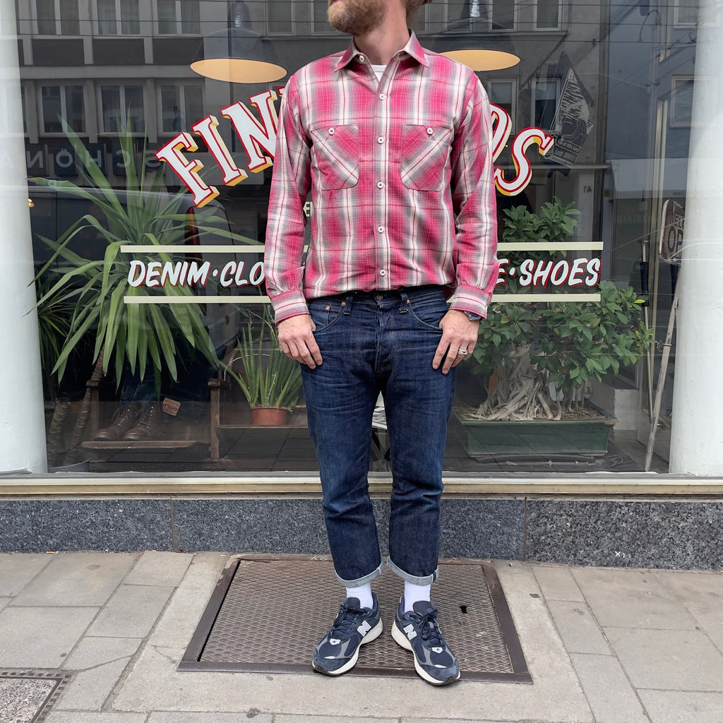 https://www.stuf-f.com/media/image/eb/6d/65/the-real-mccoys-8hu-ombre-check-summer-flannel-shirt-pink-3.jpg