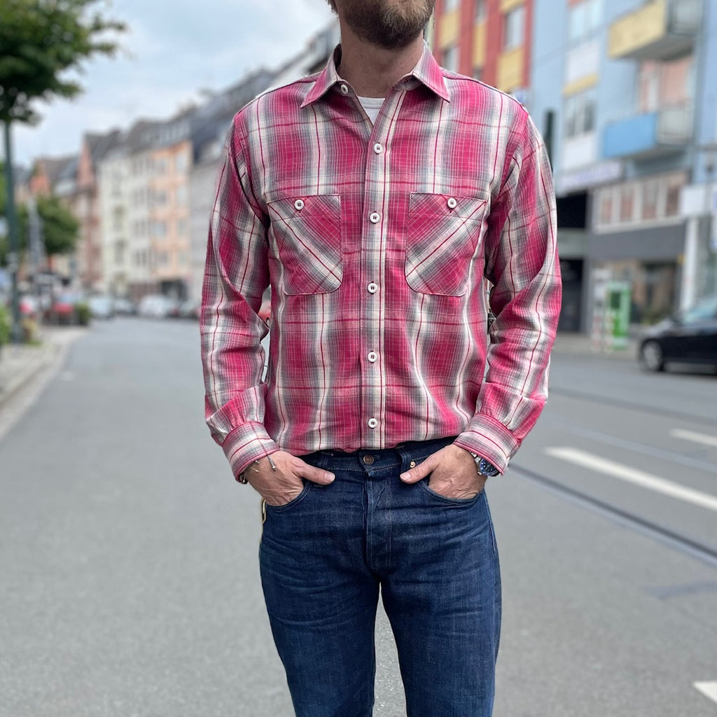 https://www.stuf-f.com/media/image/9e/5c/32/the-real-mccoys-8hu-ombre-check-summer-flannel-shirt-pink-5.jpg