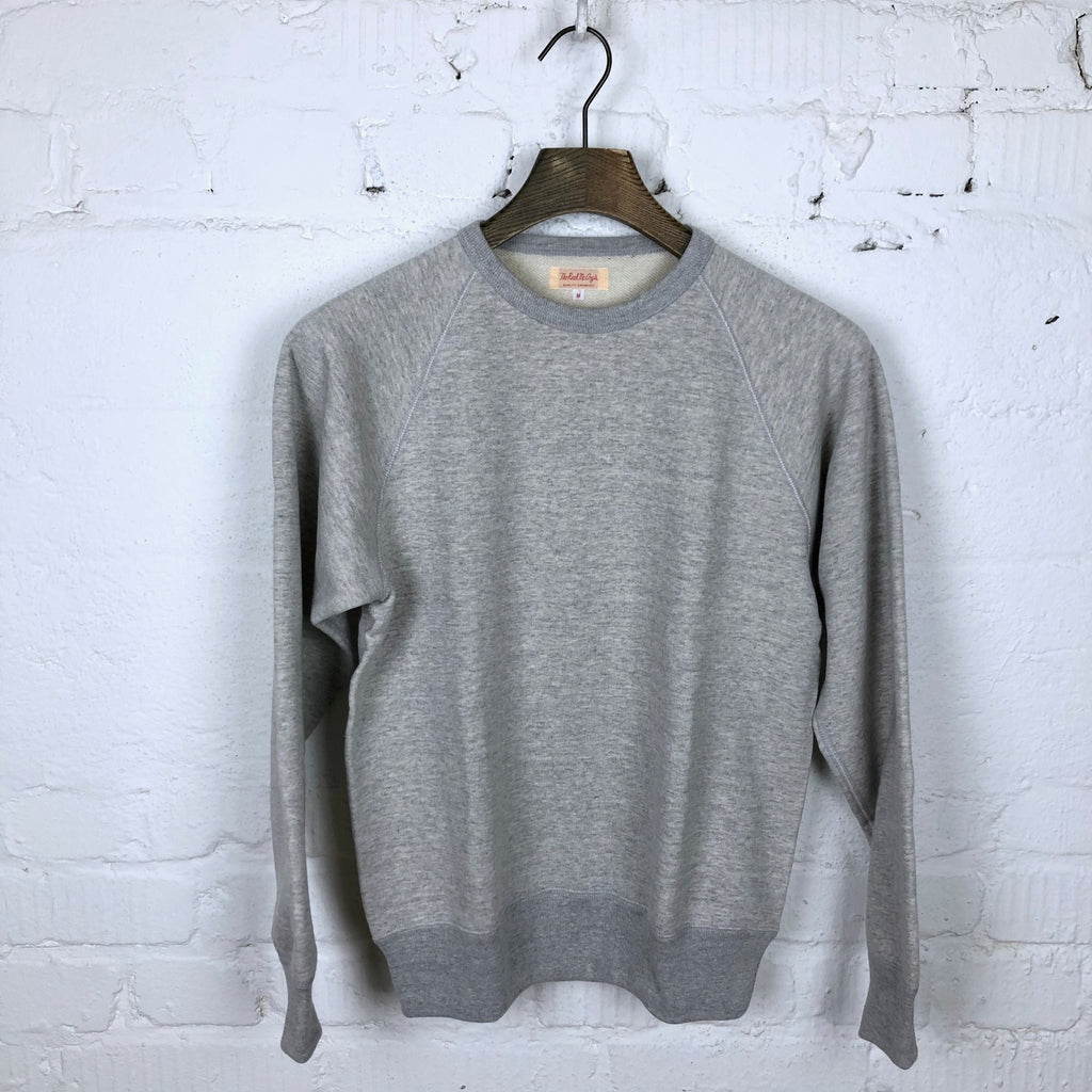 https://www.stuf-f.com/media/image/4e/4b/c7/the-real-mccoys-9oz-loopwheel-raglan-sleeve-sweatshirt-grey-3.jpg