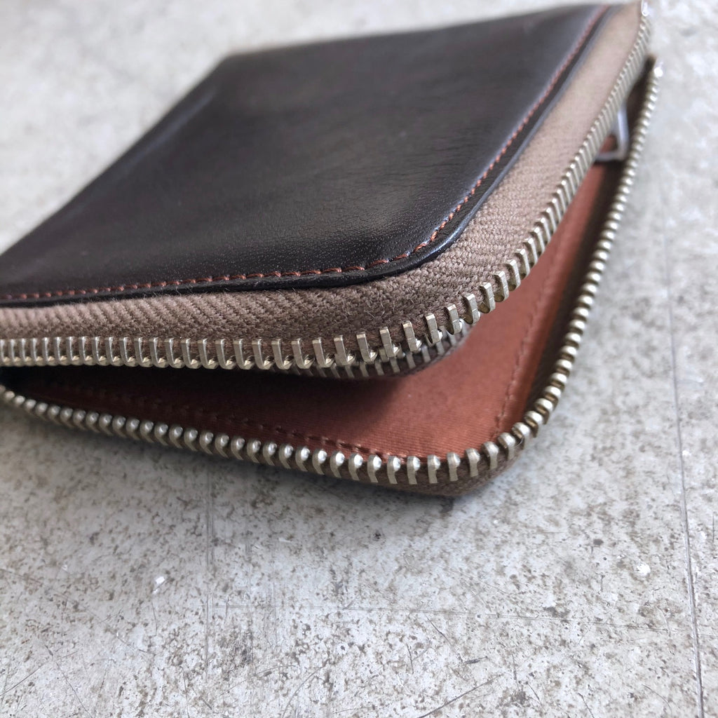 https://www.stuf-f.com/media/image/6a/85/90/the-real-mccoys-horsehide-wallet-seal-brown-2.jpg