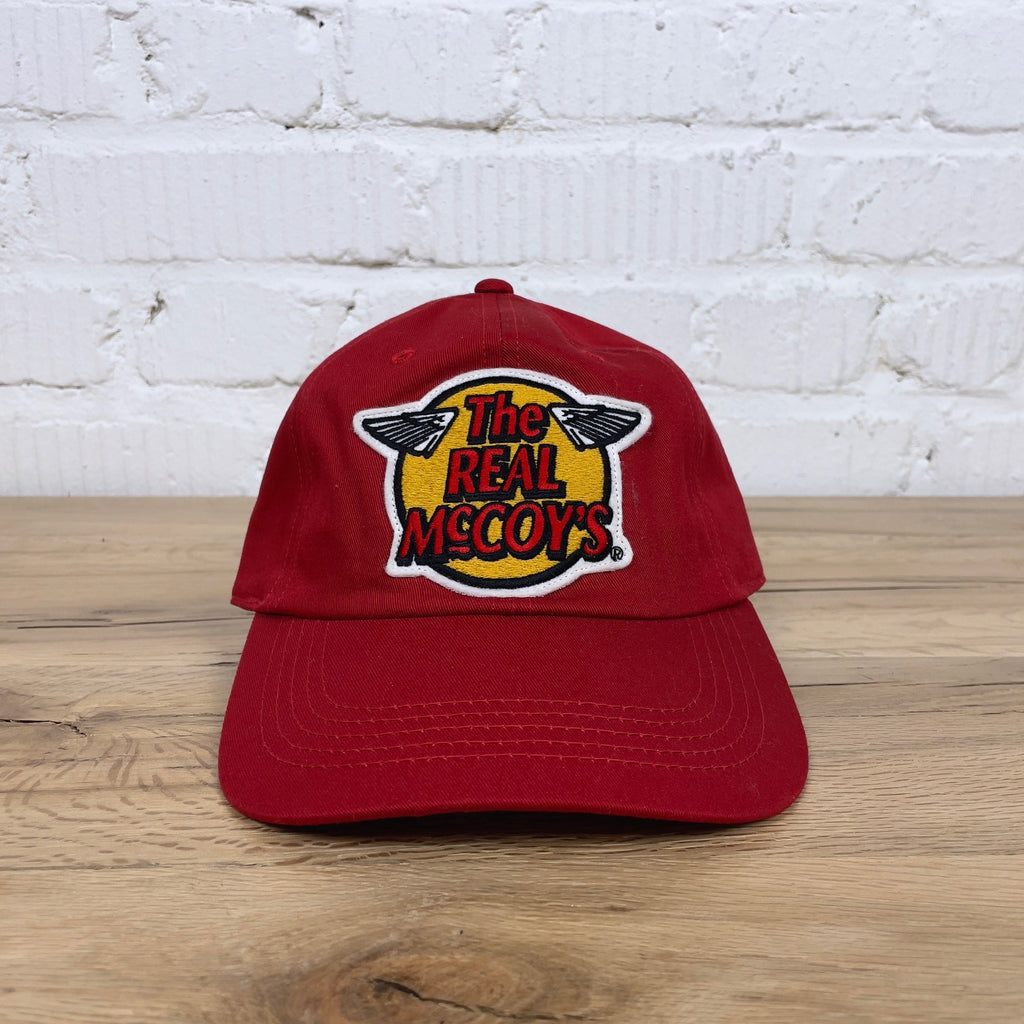 https://www.stuf-f.com/media/image/11/6b/1a/the-real-mccoys-logo-baseballcap-red-2.jpg
