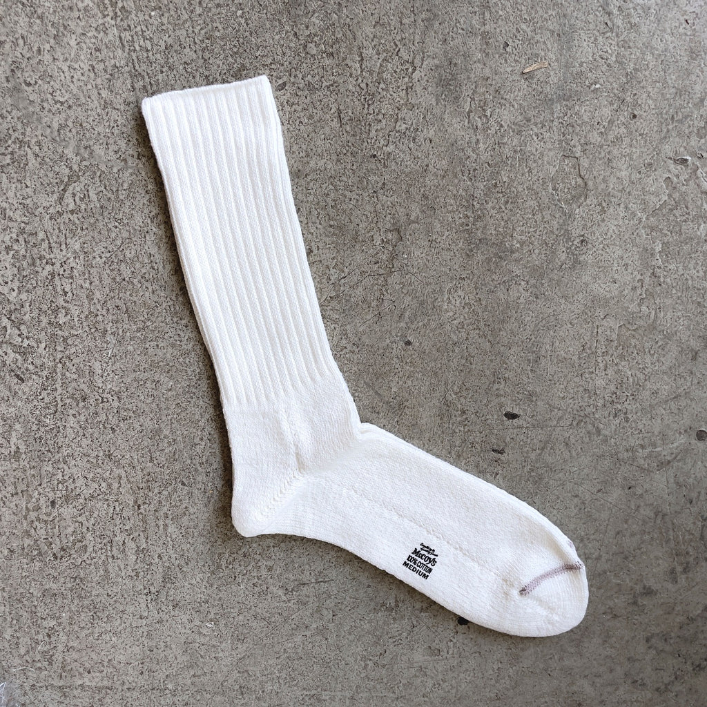 https://www.stuf-f.com/media/image/6e/e8/68/the-real-mccoys-mccoys-2-pcs-pack-socks-white-2.jpg