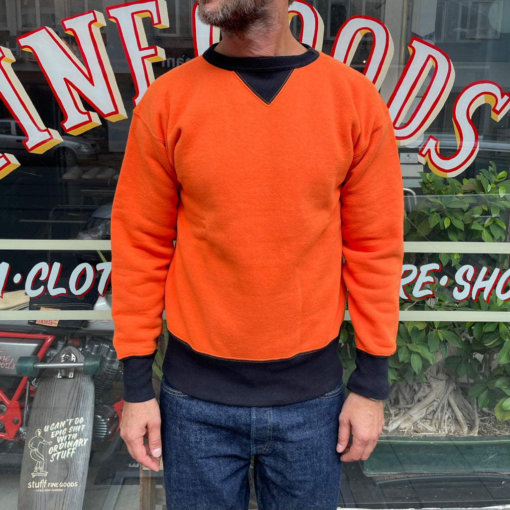 https://www.stuf-f.com/media/image/3e/1f/g0/the-real-mccoys-two-tone-sweatshirt-orange-black-4.jpg